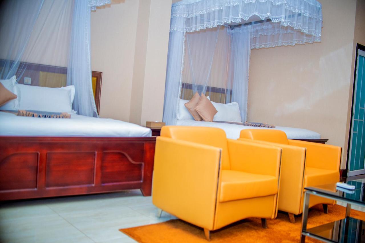 Hera Hotel Kampala Bagian luar foto