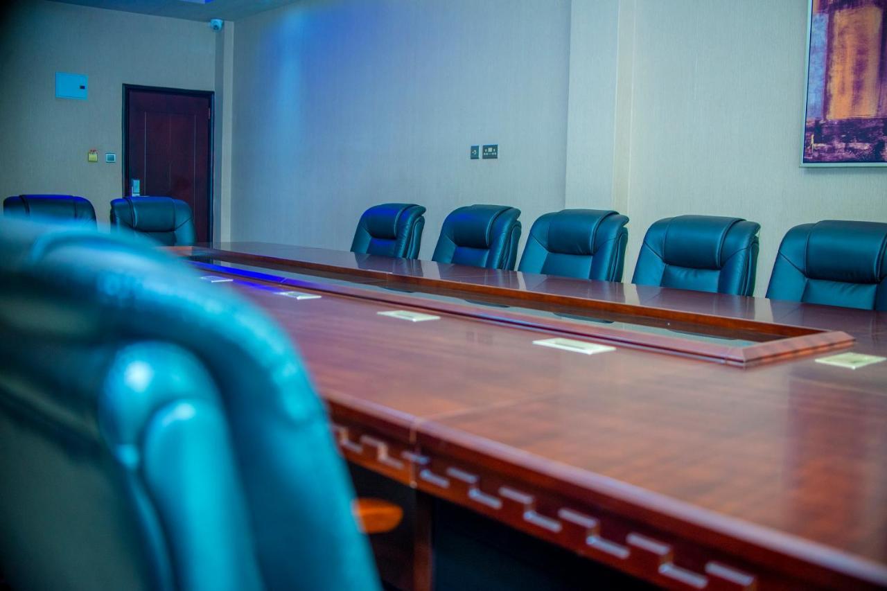 Hera Hotel Kampala Bagian luar foto