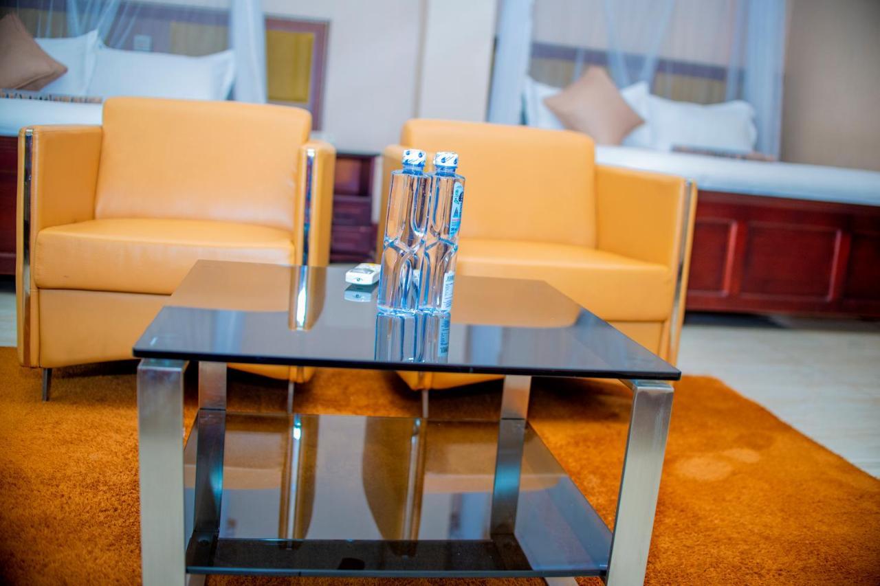 Hera Hotel Kampala Bagian luar foto
